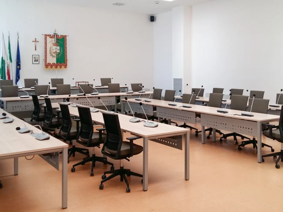 carmine calisi sala consigliare manduria 1